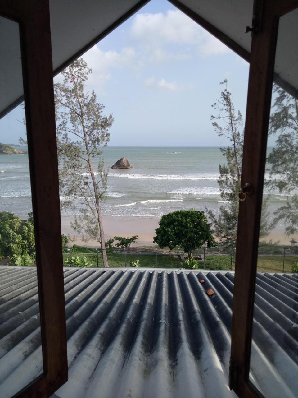 Happy Bay Hotell Weligama Eksteriør bilde